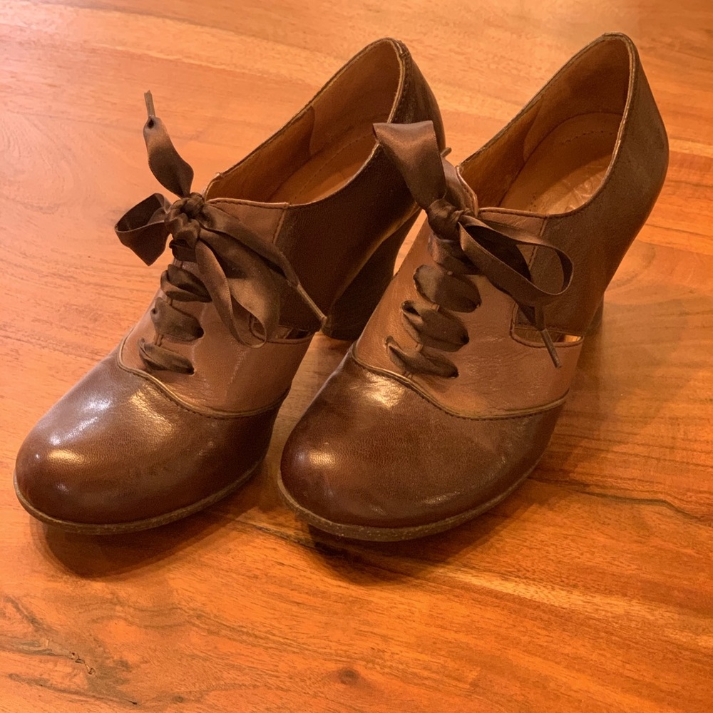 Naya Two Toned Lace Up Heel